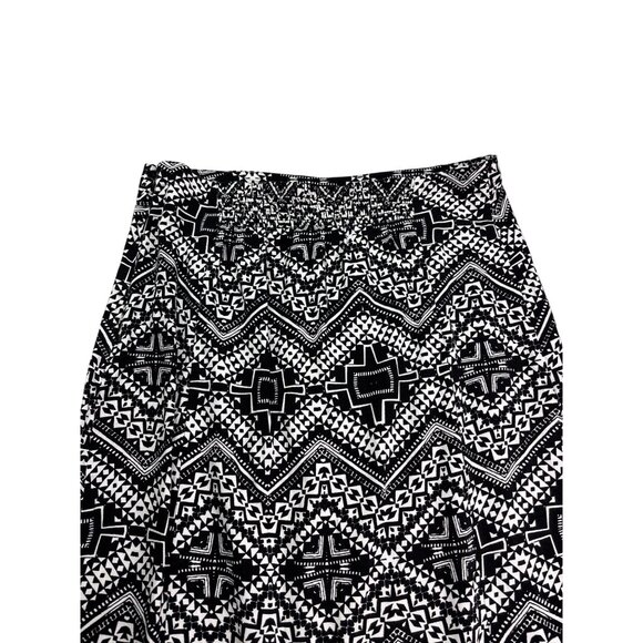 Express Straight Midi Skirt Black White Geometric Pattern M Side Slit Smocked - Picture 5 of 9
